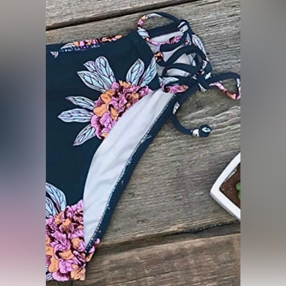 Cupshe Wrap Front & Floral Print Tie Side Bikini Swimsuit Size S - Picture 4 of 7